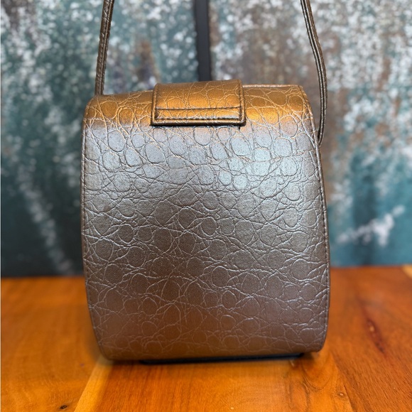 Vintage Metallic Crocodile Embossed Faux Leather Crossbody Bag - Picture 6 of 13
